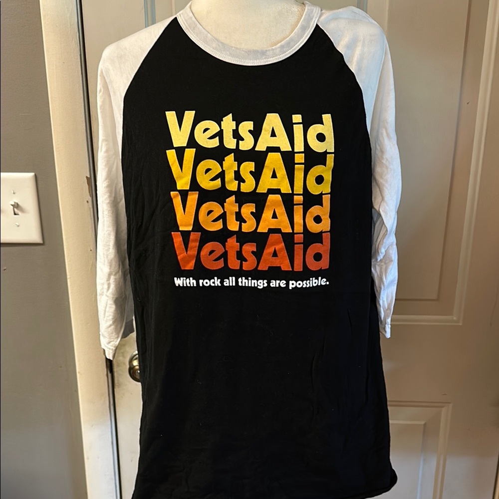 Black and White VetsAid Graphic Tee